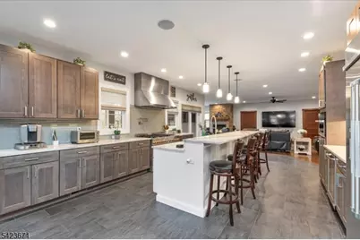 235 Long View Union Grove, Bedminster Township, NJ 07931 - Photo 17