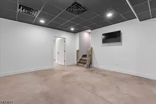 235 Long View Union Grove, Bedminster Township, NJ 07931 - Photo 33