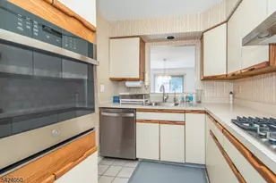 141 Wedgewood Dr18, Woodland Park, NJ 07424 - Photo 7