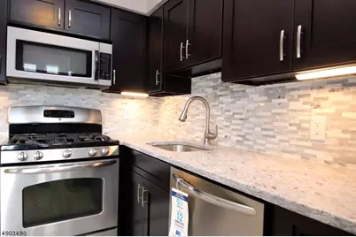 32 Hancock Ct, Raritan Township, NJ 08822 - Photo 5