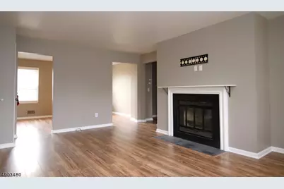 32 Hancock Ct, Raritan Township, NJ 08822 - Photo 9