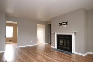 32 Hancock Ct, Raritan Township, NJ 08822 - Photo 9