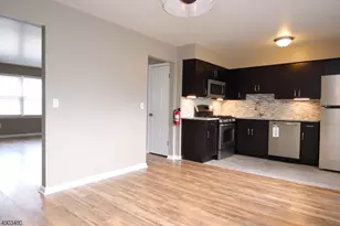 32 Hancock Ct, Raritan Township, NJ 08822 - Photo 7