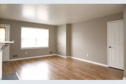 32 Hancock Ct, Raritan Township, NJ 08822 - Photo 11