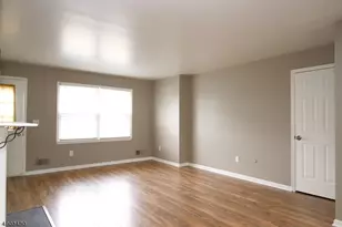 32 Hancock Ct, Raritan Township, NJ 08822 - Photo 11