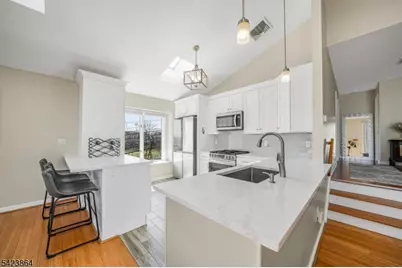 855 Valley Brook Ave #B, Lyndhurst Township, NJ 07071 - Photo 7