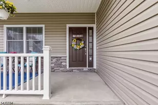2 Bluffs Ct, Hamburg, NJ 07419 - Photo 3