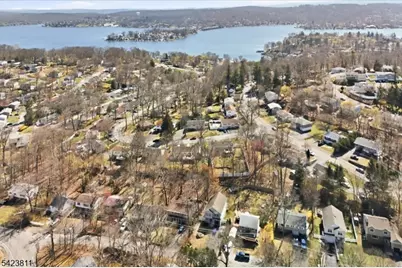 38 Holiday Dr, Hopatcong, NJ 07843 - Photo 45