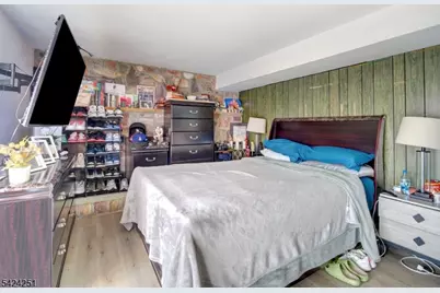 221 Chincopee Ave, Hopatcong, NJ 07843 - Photo 9