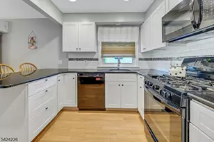 16 Maple Hill Rd, Clifton, NJ 07013 - Photo 7