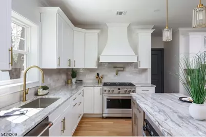 2274 Lyde Pl, Scotch Plains Township, NJ 07076 - Photo 7