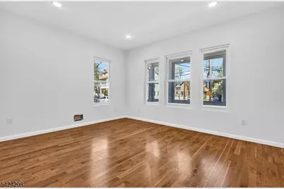 562 Tremont Ave, Orange, NJ 07050 - Photo 5