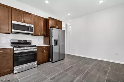 562 Tremont Ave, Orange, NJ 07050 - Photo 11