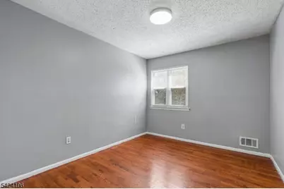 577 Berlant Ave, Roselle, NJ 07203 - Photo 9