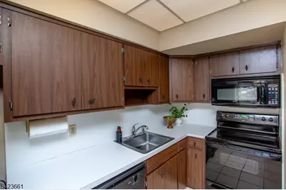 52 Hillside Ct, Union Township, NJ 08809 - Photo 11