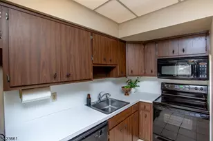 52 Hillside Ct, Union Township, NJ 08809 - Photo 11