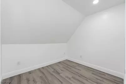 31 Saint Moritz Pl, Wayne, NJ 07470 - Photo 15