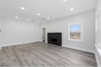 31 Saint Moritz Pl, Wayne, NJ 07470 - Photo 5