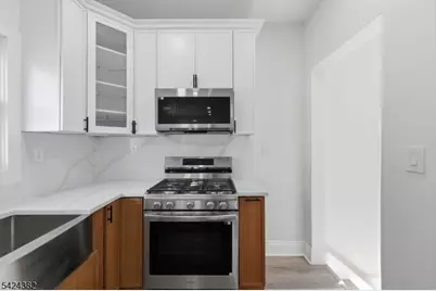 31 Saint Moritz Pl, Wayne, NJ 07470 - Photo 11