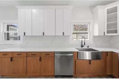 31 Saint Moritz Pl, Wayne, NJ 07470 - Photo 19