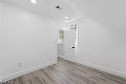 31 Saint Moritz Pl, Wayne, NJ 07470 - Photo 23
