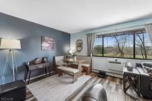 747 Riverside Ave, Lyndhurst Township, NJ 07071 - Photo 5