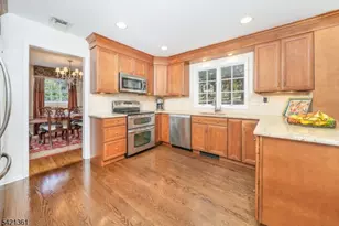 126 Wentworth Dr, Berkeley Heights Township, NJ 07922 - Photo 5