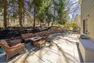 126 Wentworth Dr, Berkeley Heights Township, NJ 07922 - Photo 3