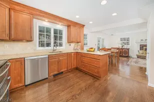 126 Wentworth Dr, Berkeley Heights Township, NJ 07922 - Photo 3
