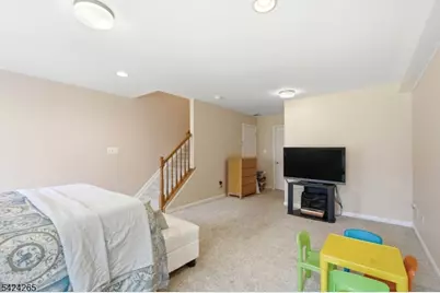 424 Hartford Dr, Nutley, NJ 07110 - Photo 37