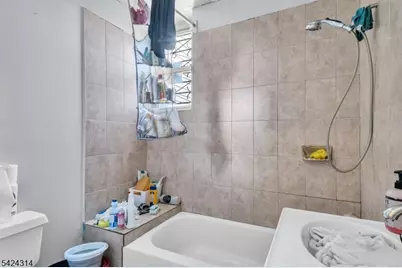 61 Victoria Ave, Newark, NJ 07104 - Photo 15
