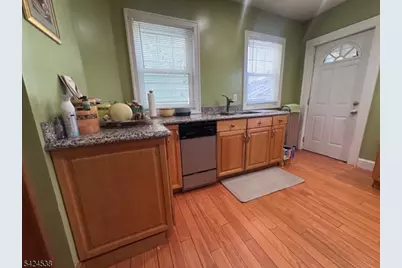 38 Emerson St, East Orange, NJ 07018 - Photo 9