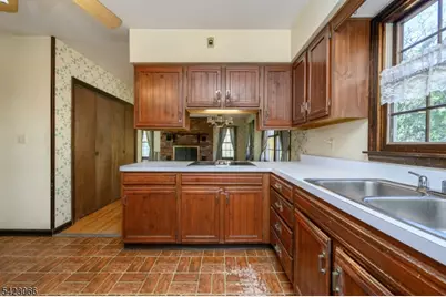 105 Morning Glory Rd, Green Brook Township, NJ 07059 - Photo 9