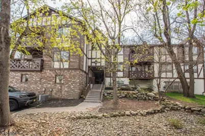 802 Thoreau Ct, Mahwah, NJ 07430 - Photo 1