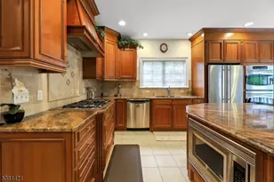22 Mdw Lk Dr, Mahwah Twp., NJ 07430 - Photo 13
