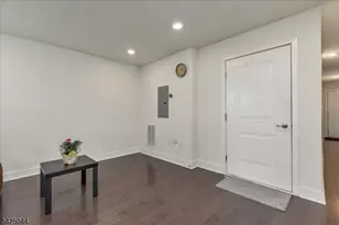 309 Saratoga Ct, Branchburg Township, NJ 08876 - Photo 5