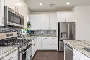 309 Saratoga Ct, Branchburg Township, NJ 08876 - Photo 13