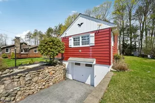 9 Cottonwood Ct, Hardyston Township, NJ 07460 - Photo 3