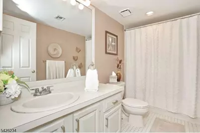 101 Quartz Ln, Paterson, NJ 07501 - Photo 5