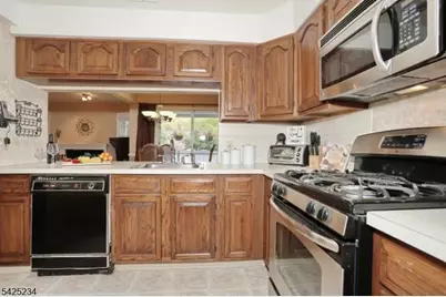 101 Quartz Ln, Paterson, NJ 07501 - Photo 11