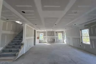 8 Chamberlain Ln, Mount Olive, NJ 07828 - Photo 5