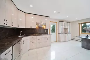 2 Millo Pl, Little Ferry, NJ 07643 - Photo 9