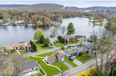 18 W Shawnee Trl, Jefferson Township, NJ 07885 - Photo 1