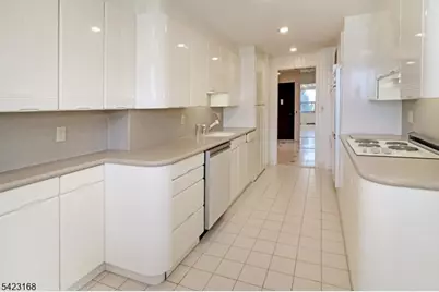 2 Claridge Dr. 1Le, Verona, NJ 07044 - Photo 3