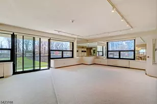 2 Claridge Dr 1Le, Verona, NJ 07044 - Photo 9