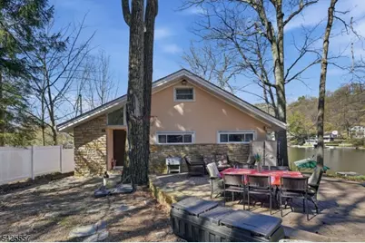 6 Oneida Ave, Hopatcong, NJ 07843 - Photo 9