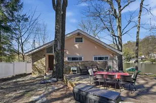 6 Oneida Ave, Hopatcong, NJ 07843 - Photo 9