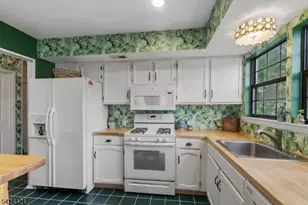 47 Manchester Ln, West Milford, NJ 07480 - Photo 15