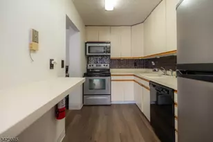 10 N Wood Ave, Linden, NJ 07036 - Photo 7