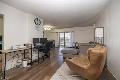 10 N Wood Ave #706, Linden, NJ 07036 - Photo 1